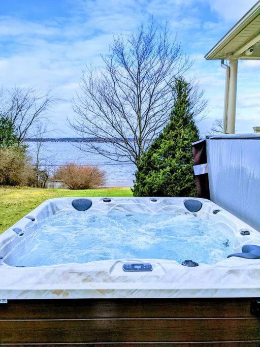 Artemis Lakehouse - Hot Tub, Lakefront & Racetrack Vila Saratoga Springs Exterior foto